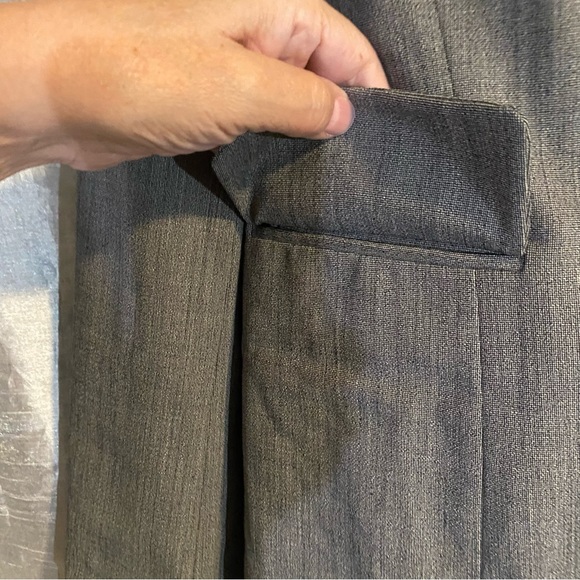 Banana Republic stretch wool blazer, SZ 4, GUC,has flaw see last pic, one button - Picture 4 of 12